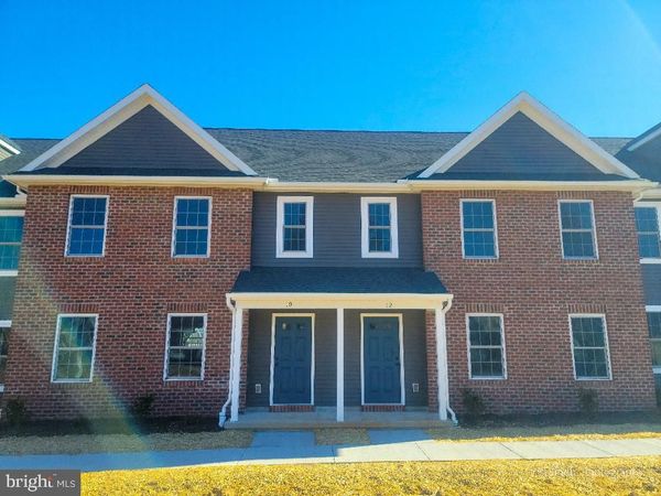 10 SKIP LN , CARLISLE, PA 17013
