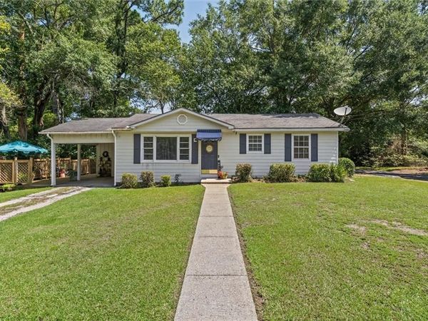 402 Hillside Drive, Chickasaw, AL 36611