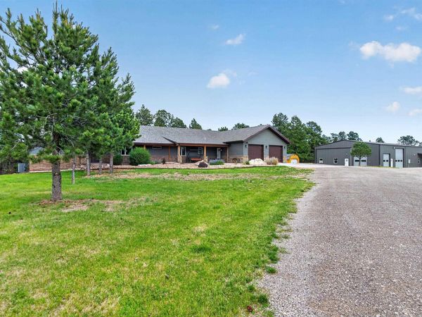7810 LABRADOR TR, Rapid City, SD 57702