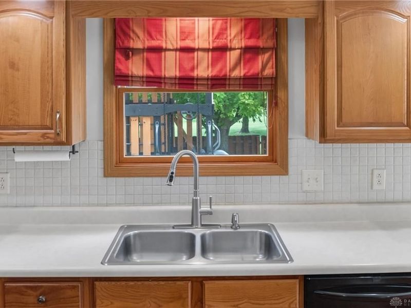 445 Clover Hill, Tipp City, OH 45371 Photo 13