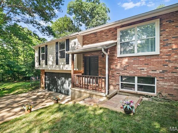 3310 Lynch Road, Pacific, MO 63069
