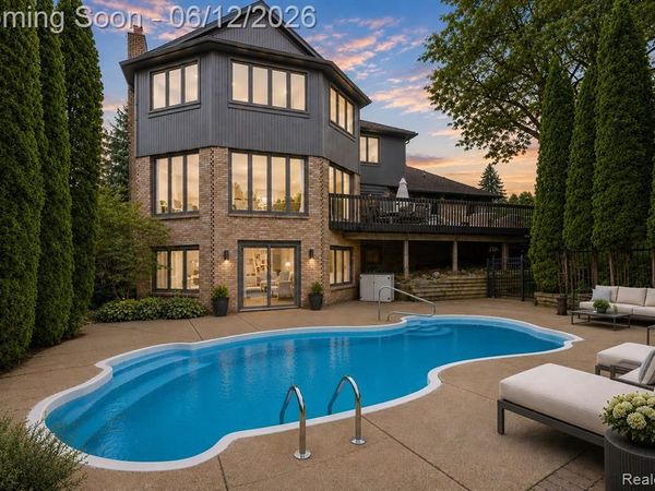 1966 Mapleridge Road, Rochester Hills, MI 48309