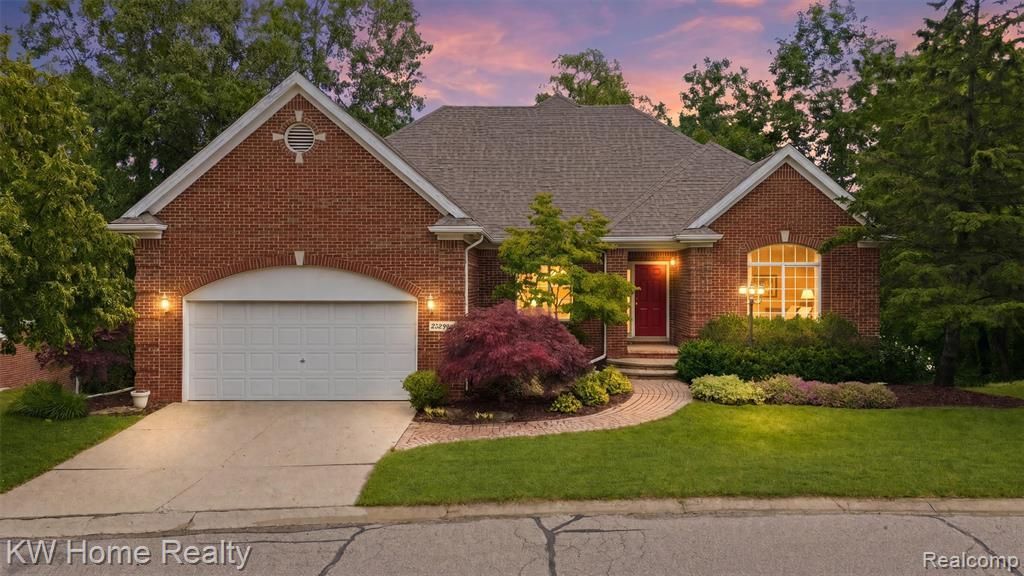 23184 Mission Lane, Farmington Hills, MI 48335 Main Photo
