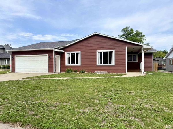 606 S Norbeck, Vermillion, SD 57069
