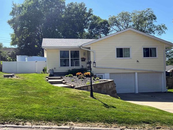 2203 ALLAN ST, Sioux City, IA 51103