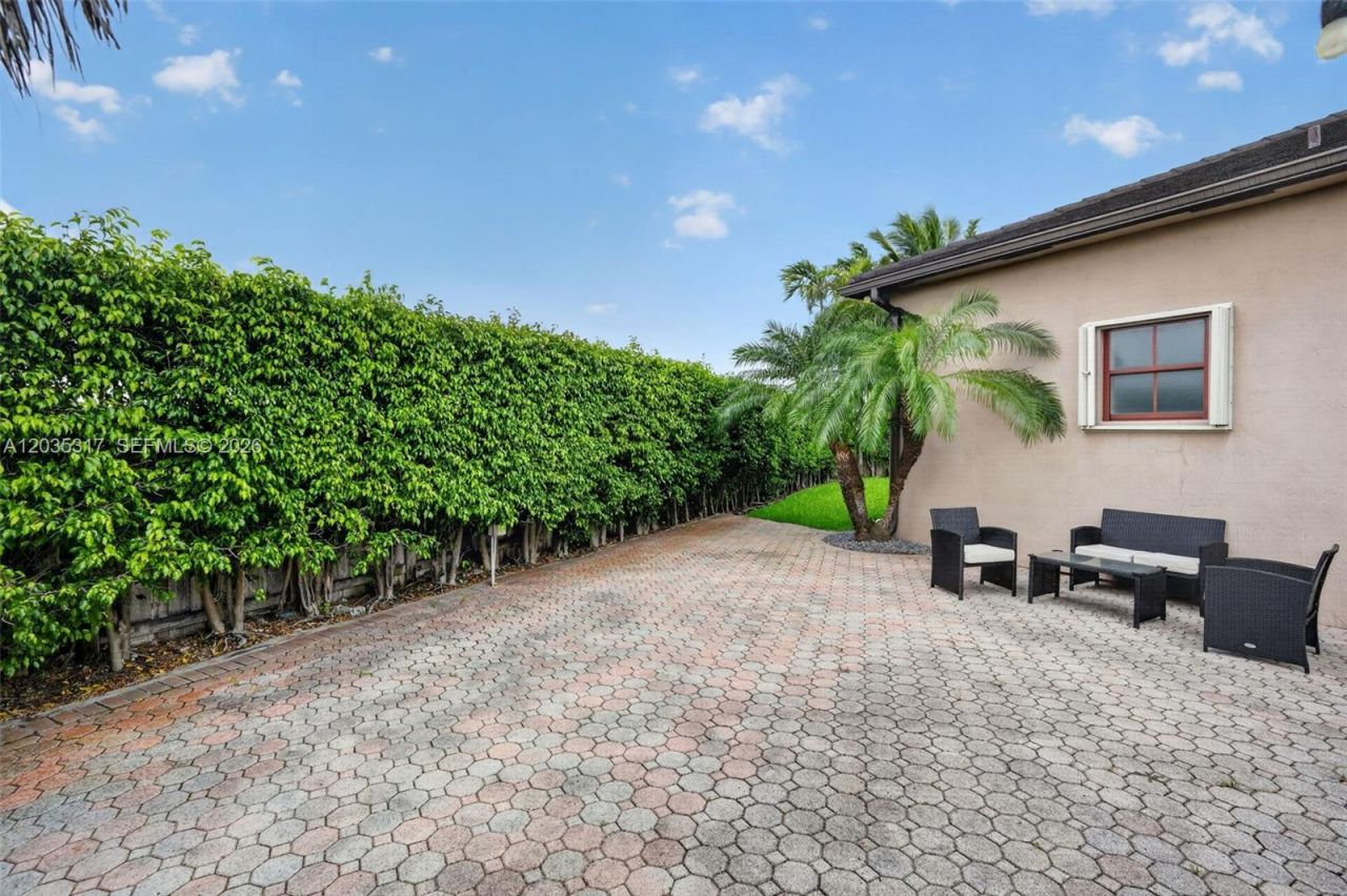 8216 SW 166th Pl , Miami, FL 33193 Photo