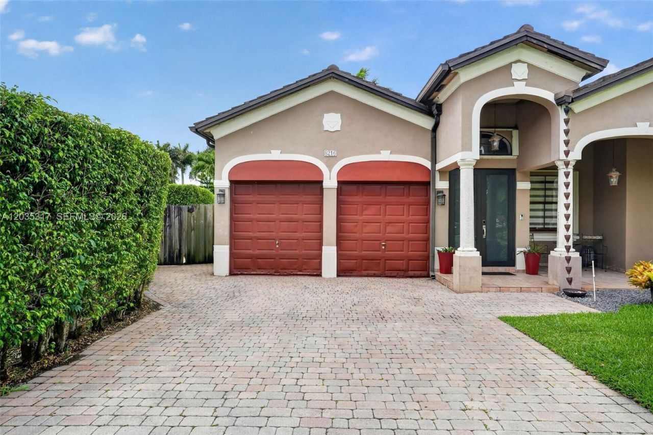 8216 SW 166th Pl , Miami, FL 33193 Photo