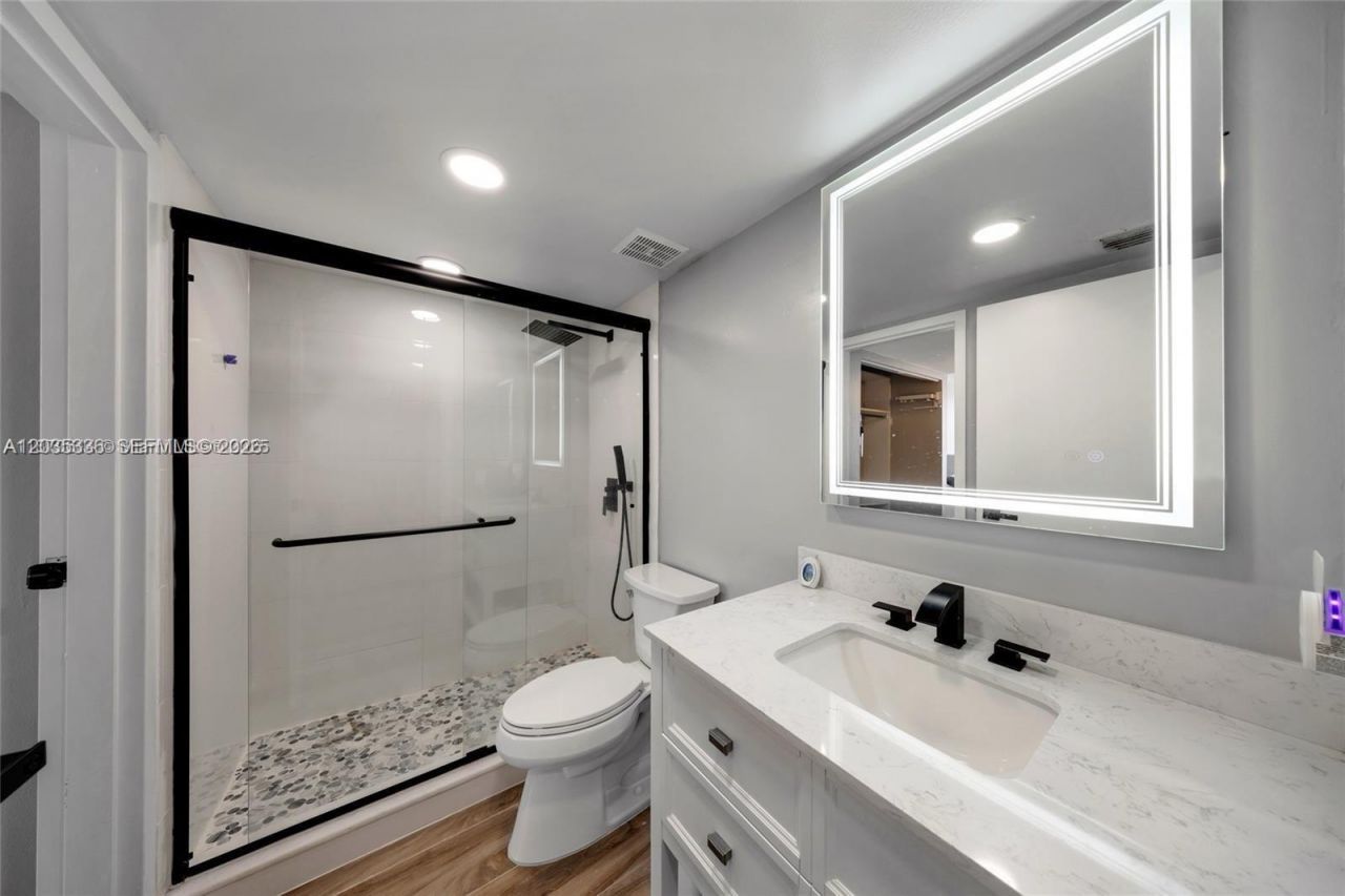 7601 E Treasure Dr , Unit 1722, North Bay Village, FL 33141 Photo