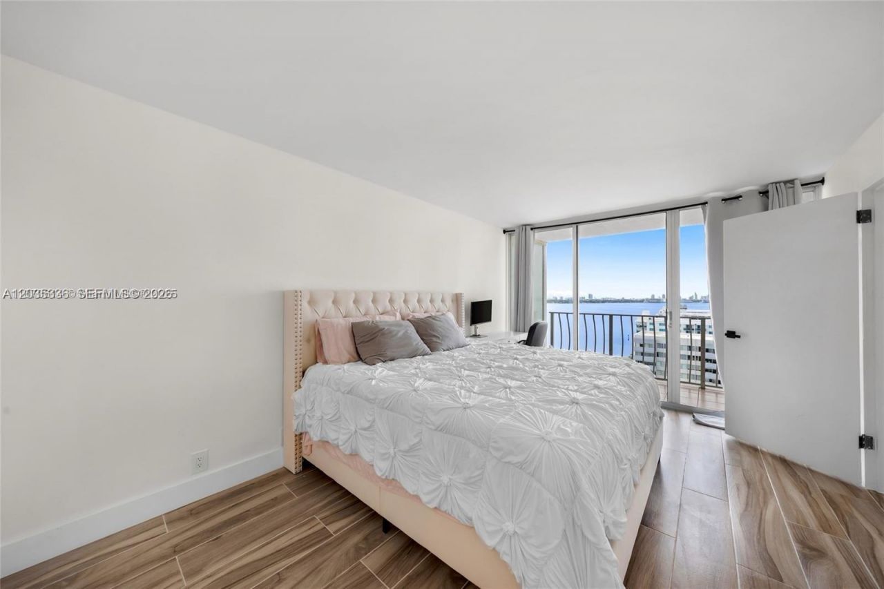 7601 E Treasure Dr , Unit 1722, North Bay Village, FL 33141 Photo