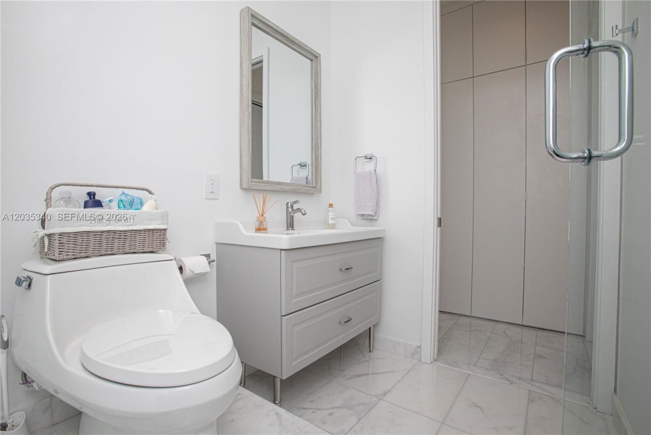 2821 S Bayshore Dr , Unit 20D, Miami, FL 33133 Photo