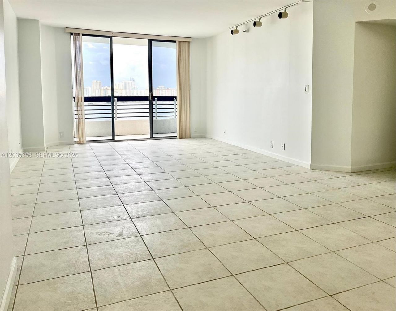 3530 Mystic Pointe Dr , Unit 1711, Aventura, FL 33180 Photo