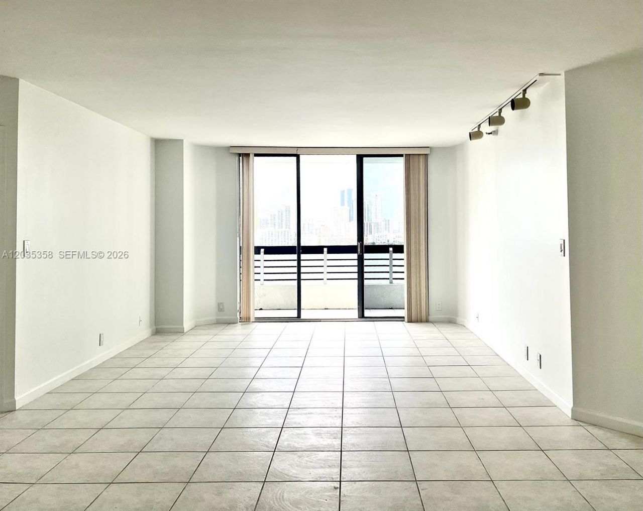 3530 Mystic Pointe Dr , Unit 1711, Aventura, FL 33180 Photo