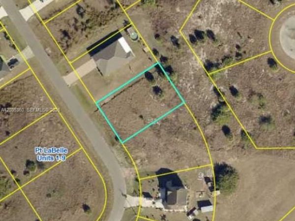 8017 Mangrove Cir, La Belle, FL 33935