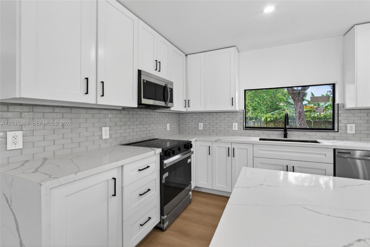 175 NE 159th St , Miami, FL 33162 Photo