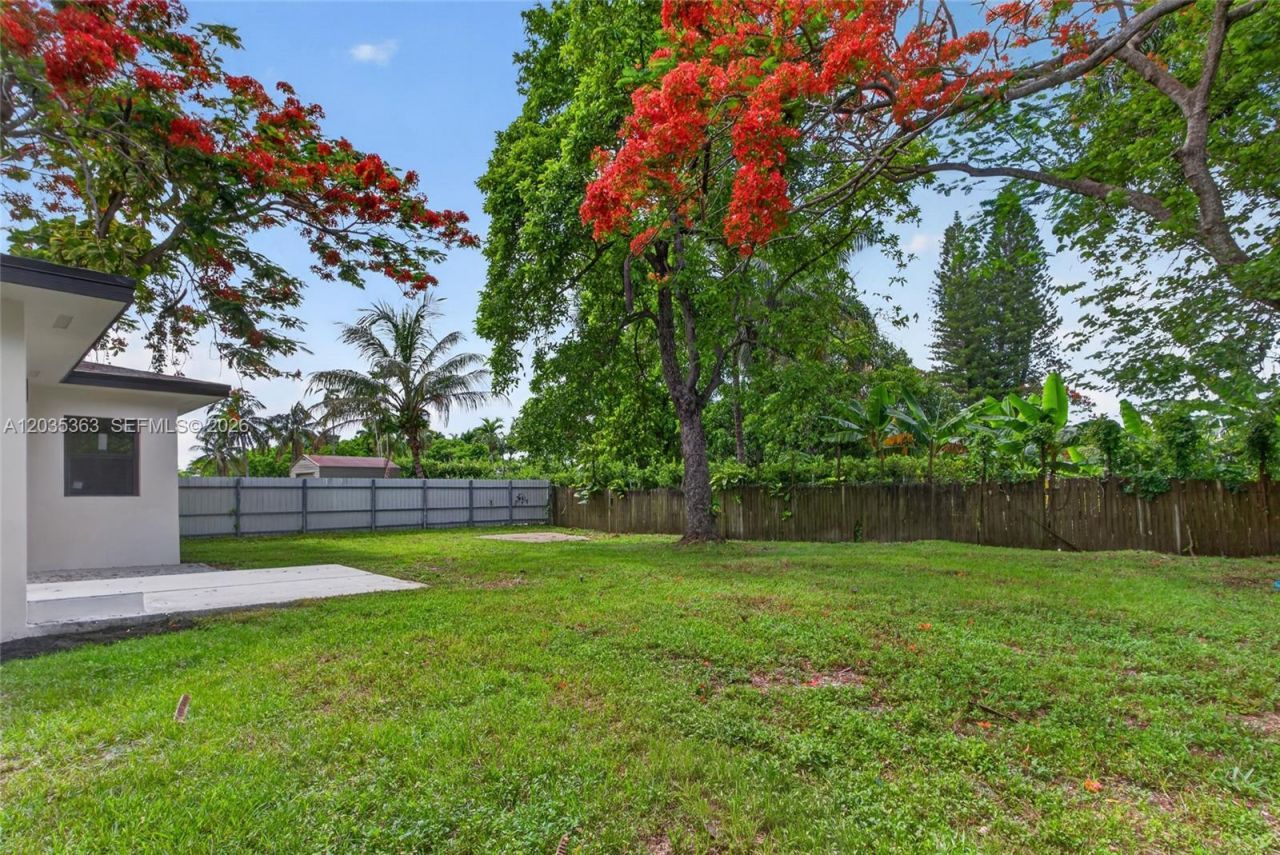 175 NE 159th St , Miami, FL 33162 Photo