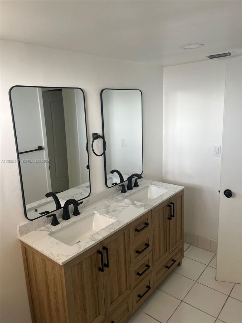 1770 NE 191st St , Unit 607-1, Miami, FL 33179 Photo
