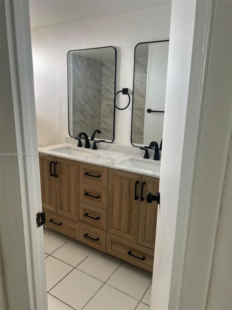1770 NE 191st St , Unit 607-1, Miami, FL 33179 Photo