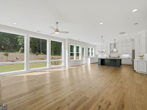 401 Oakleigh Avenue, Woodstock, GA 30188