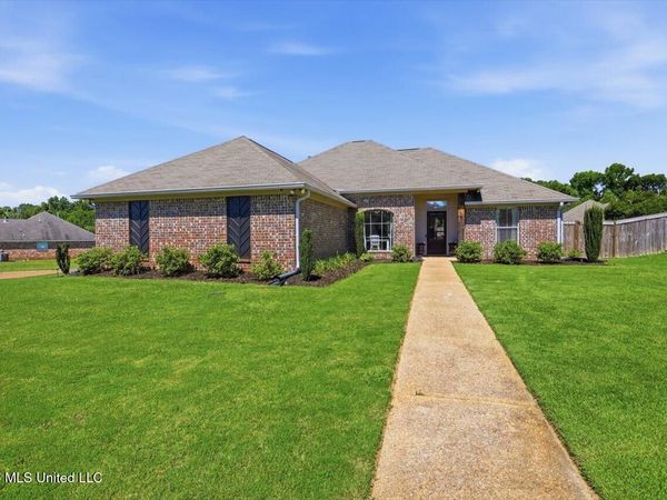 716 Clubhouse Drive, Pearl, MS 39208