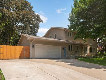13513 Colfax Avenue S, Burnsville, MN 55337