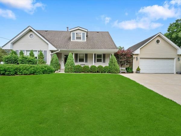 6N477 Salina Avenue , St. Charles, IL 60174