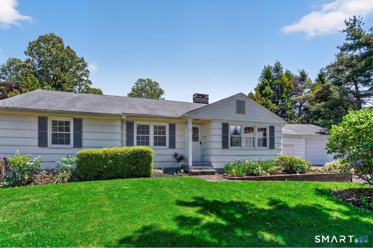 2 Diamond, Newtown, CT 06470 Main Photo