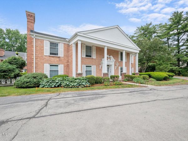 5679 Monroe Street , Sylvania, OH 43560