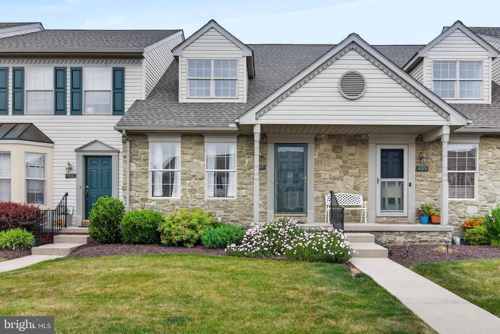 407 Cobblestone Lane, Lancaster, PA 17601 Main Photo