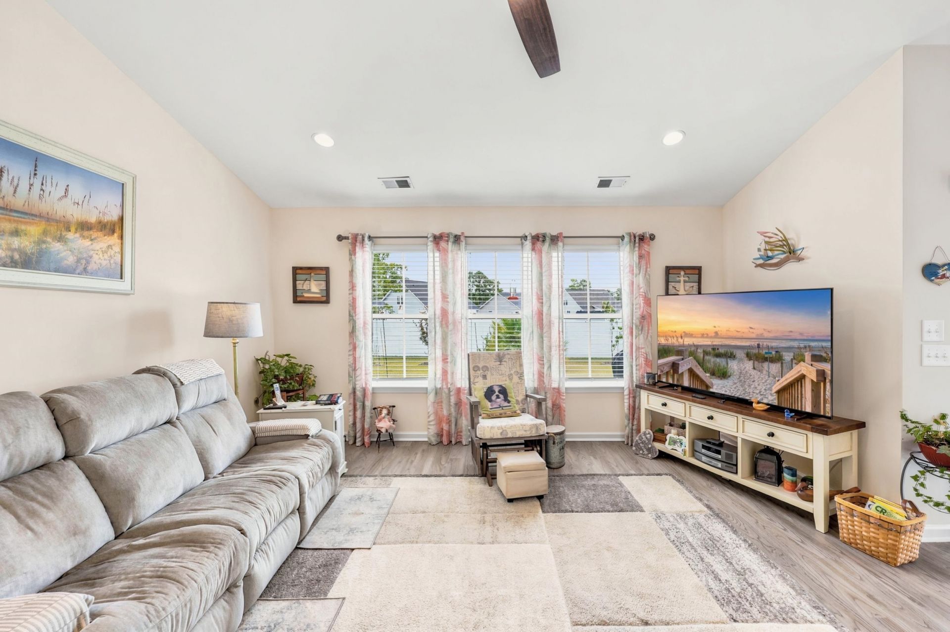 3830 Park Pointe Ave.  Photo 6