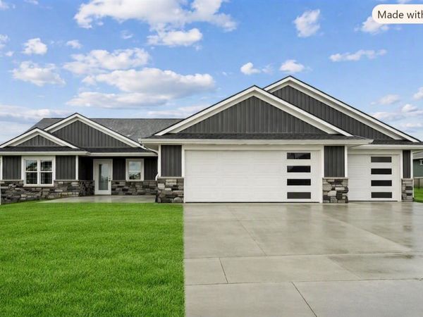 1006 Sage Oak Circle, Manchester, IA 52057