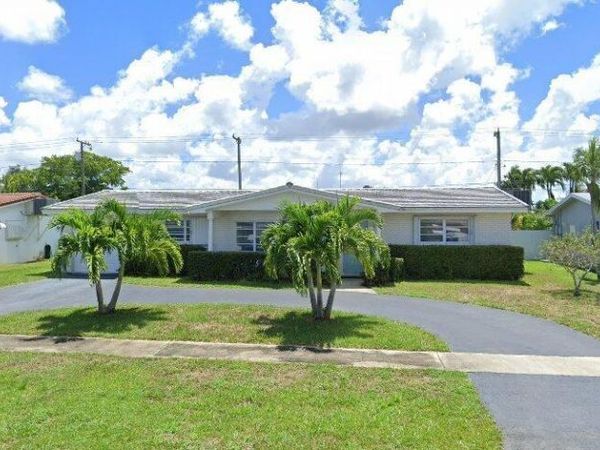 614 S Crescent Dr, Hollywood, FL 33021