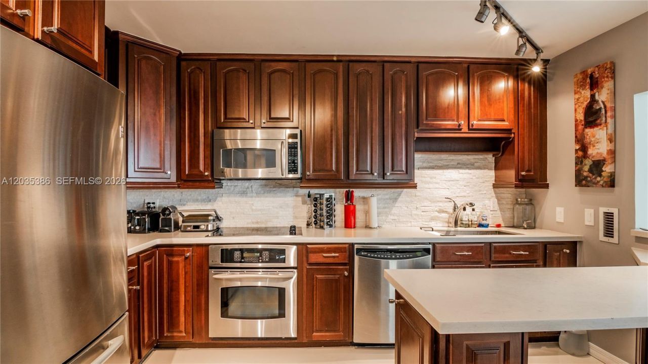 5750 Collins Ave , Unit 7A, Miami Beach, FL 33140 Photo