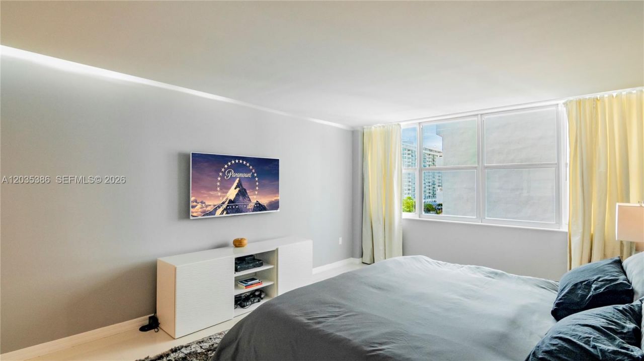 5750 Collins Ave , Unit 7A, Miami Beach, FL 33140 Photo
