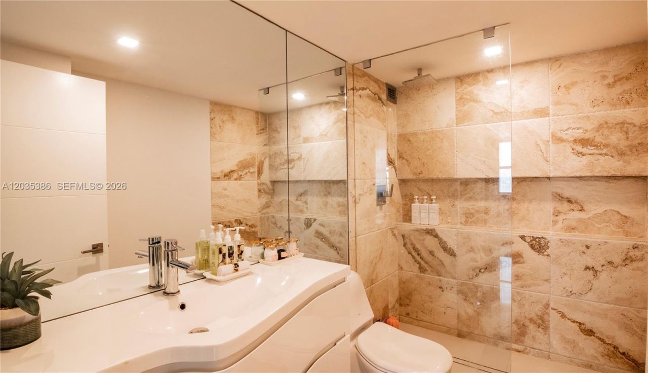 5750 Collins Ave , Unit 7A, Miami Beach, FL 33140 Photo