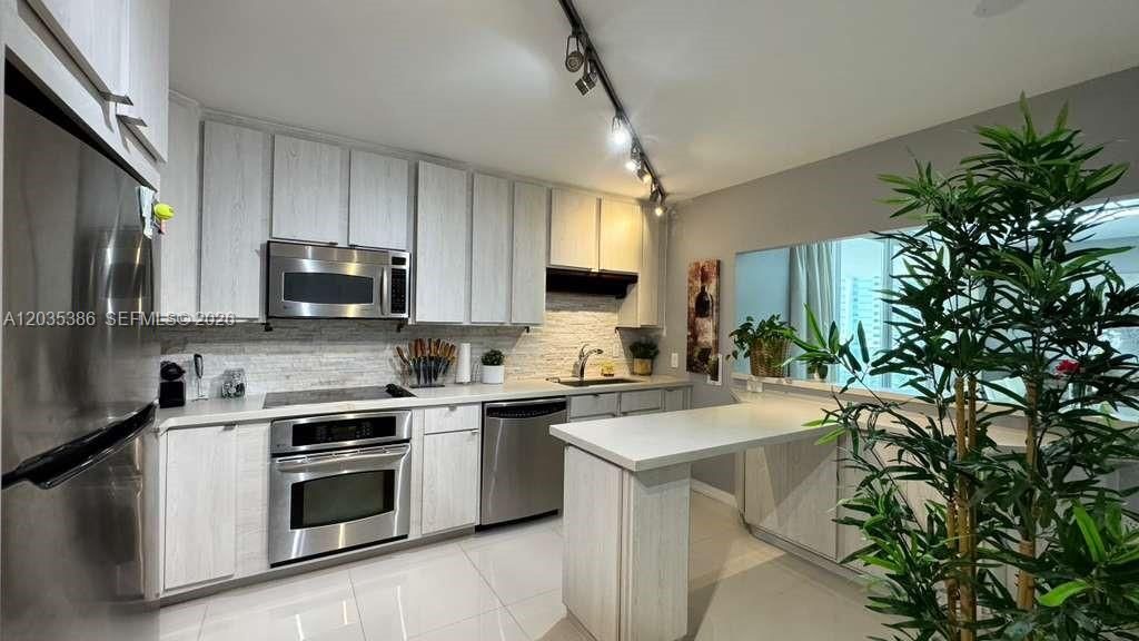 5750 Collins Ave , Unit 7A, Miami Beach, FL 33140 Photo