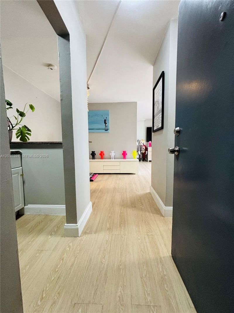 1255 Collins Ave, Unit 208, Miami Beach, FL 33139 Photo