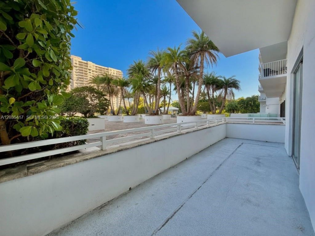 2801 NE 183rd St , Unit 202W, Aventura, FL 33160 Photo