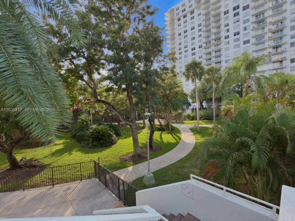 2801 NE 183rd St , Unit 202W, Aventura, FL 33160 Photo