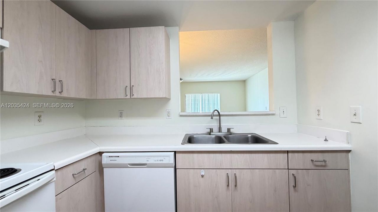 50 Menores Ave, Unit 807, Coral Gables, FL 33134 Photo