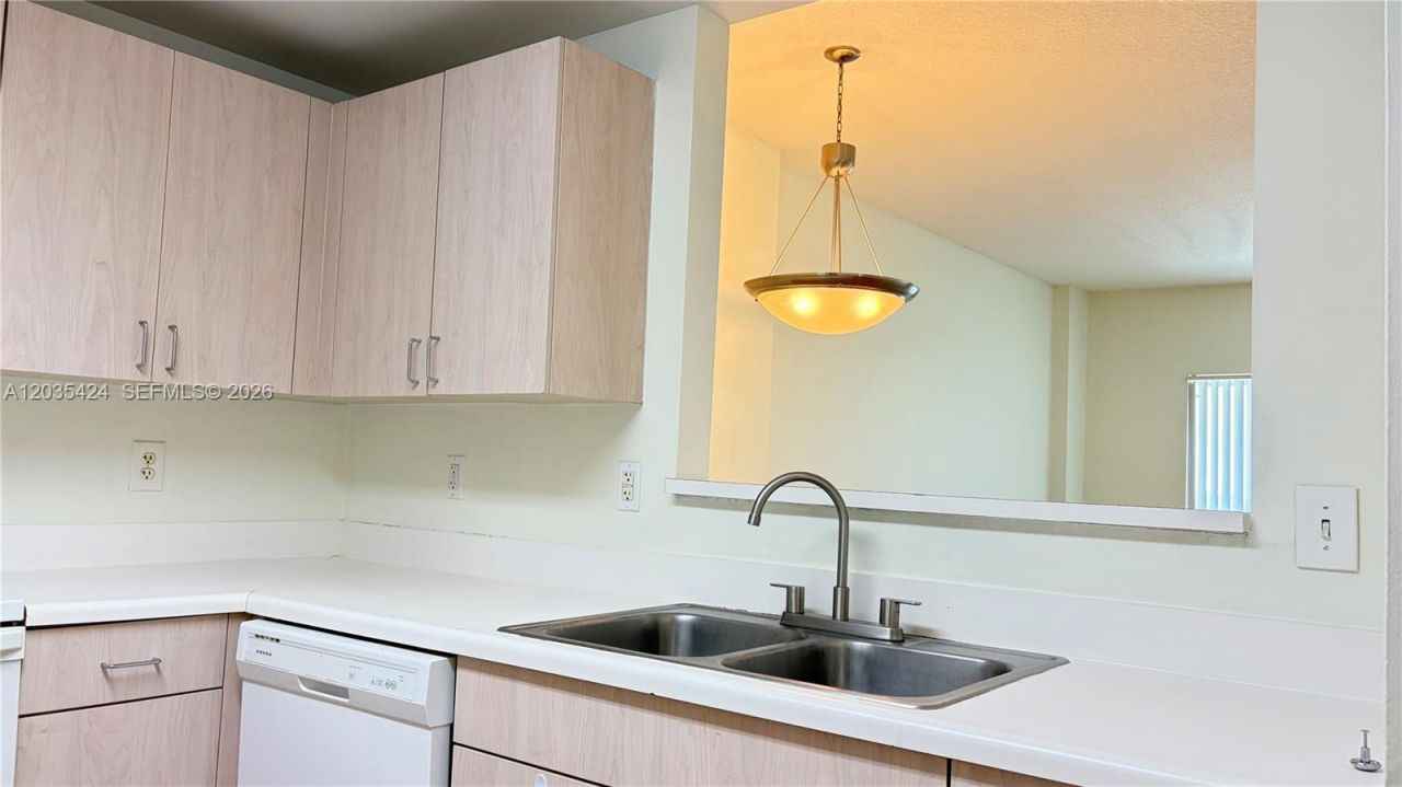 50 Menores Ave, Unit 807, Coral Gables, FL 33134 Photo
