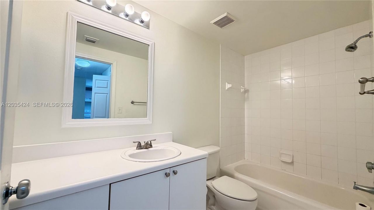 50 Menores Ave, Unit 807, Coral Gables, FL 33134 Photo