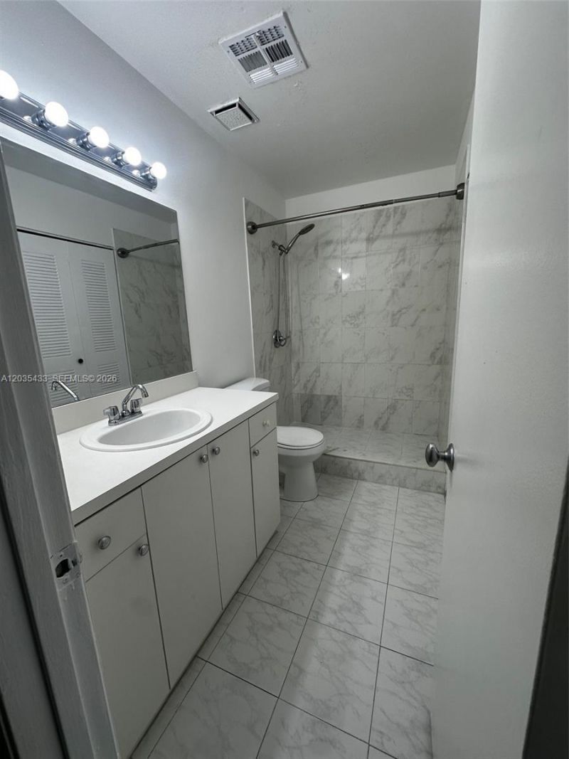 18356 NW 68th Ave , Unit K, Hialeah, FL 33015 Photo