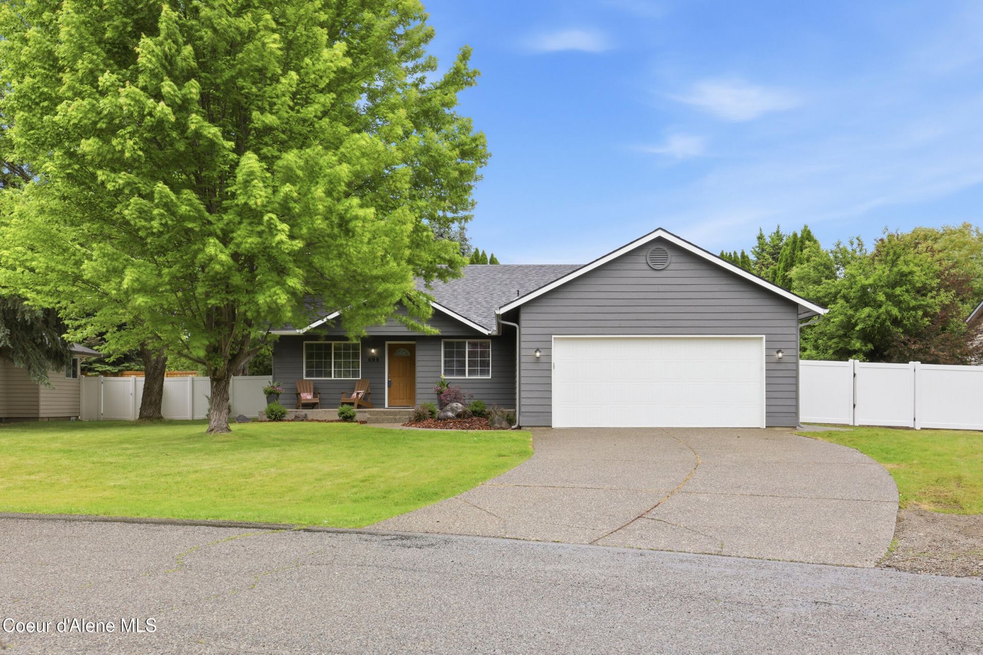 699 E Cloverleaf Dr, Hayden, ID 83835 Main Photo