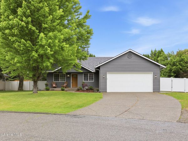 699 E Cloverleaf DR, Hayden, ID 83835