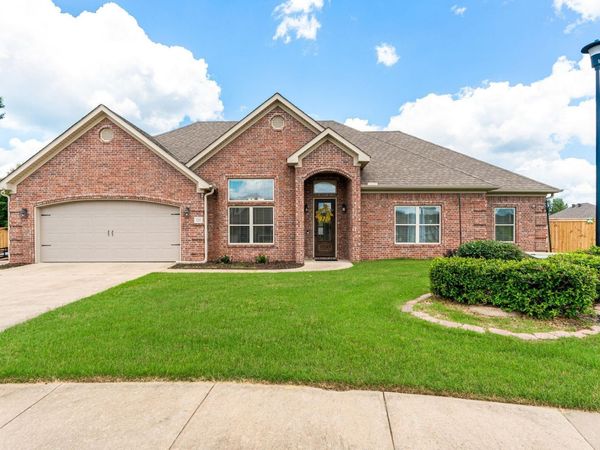 3211 Robbins Drive, Bryant, AR 72022