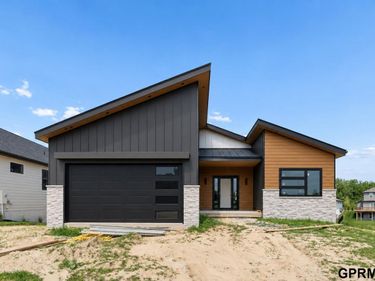 815 Courtyard Court, Ashland, NE 68003