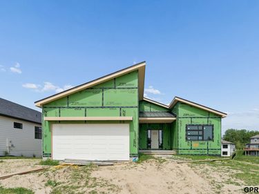 815 Courtyard Court, Ashland, NE 68003