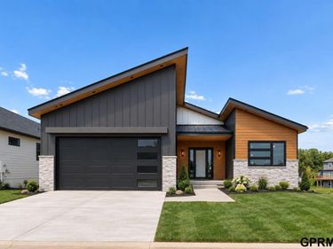 815 Courtyard Court, Ashland, NE 68003
