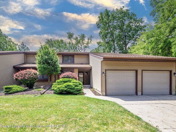 2020 Greenwich Court, Lansing, MI 48910