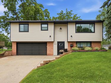 1319 15th Street W, Hastings, MN 55033